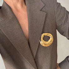 Load image into Gallery viewer, Circle Textured Brooch

