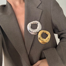 Load image into Gallery viewer, Circle Textured Brooch
