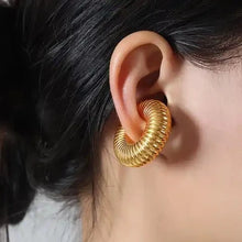 Load image into Gallery viewer, Kat Ear Cuff
