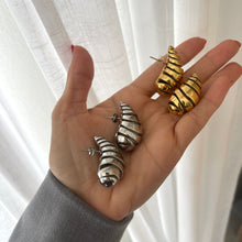 Load image into Gallery viewer, Stripes Chunky Vene Earrings
