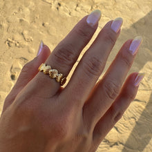 Load image into Gallery viewer, Conchitas Ring
